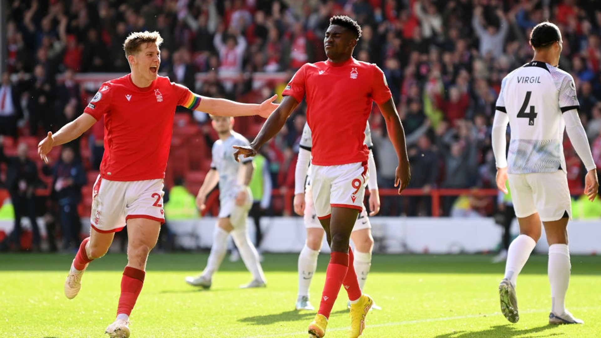 足坛并非首 足坛并非首